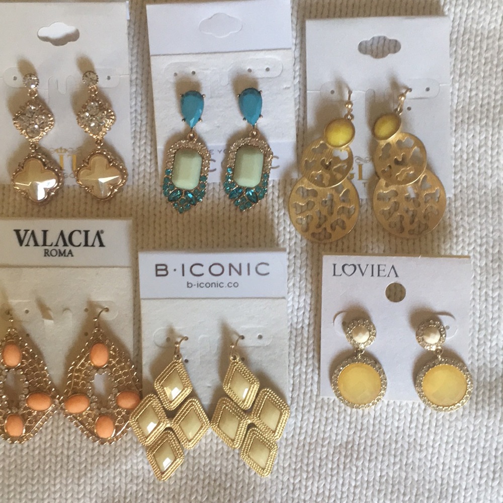 6 pairs of pierced earrings